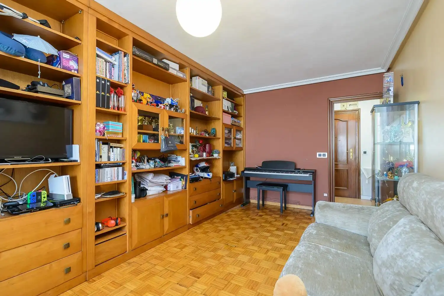 Sala d'estar de Pis en venda en Oviedo  amb Calefacció, Terrassa i Traster