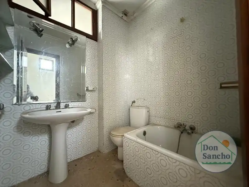 Badezimmer von Wohnung zum Verkauf in Íscar mit Terrasse