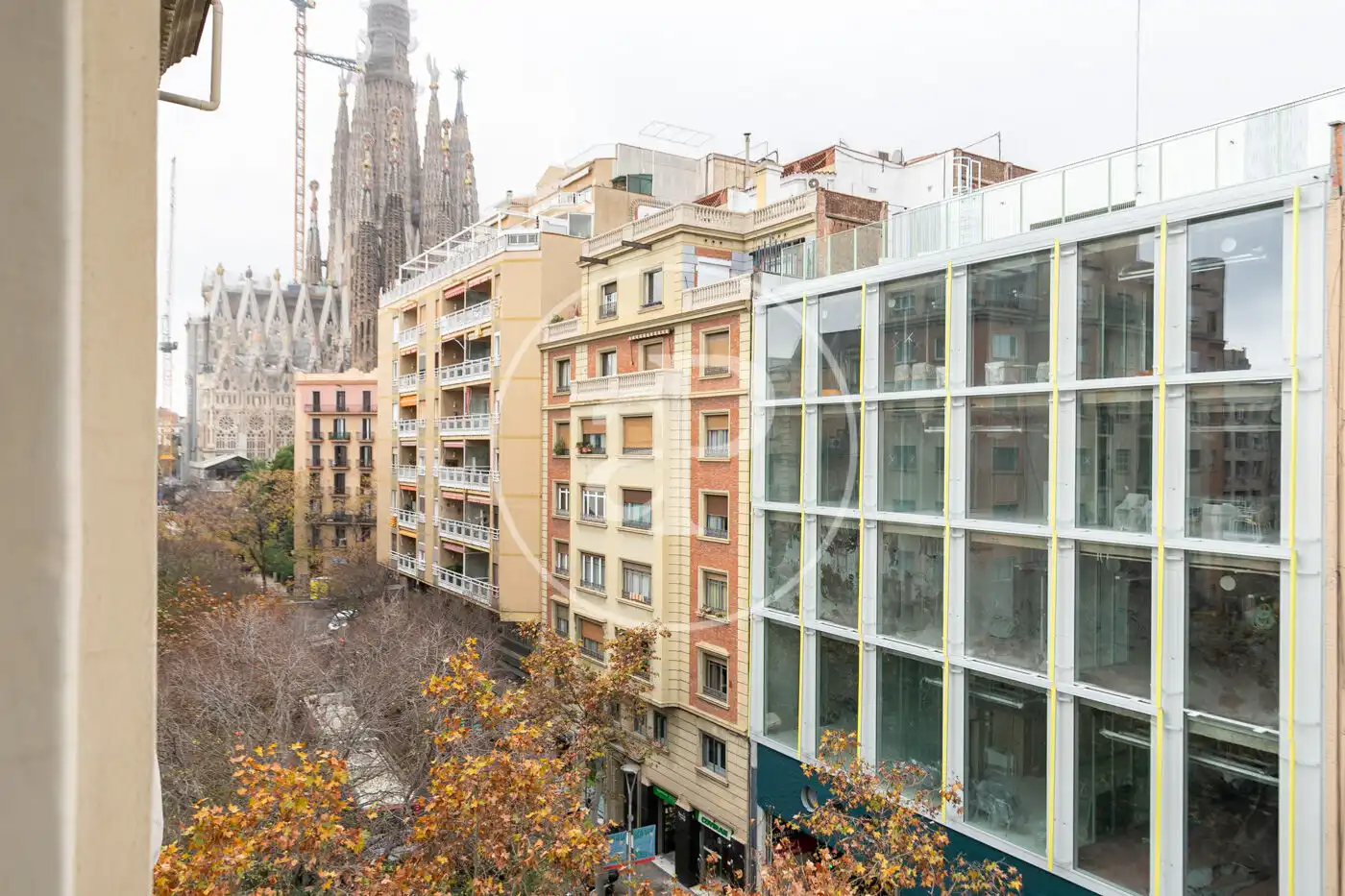 Außenansicht von Wohnung zum Verkauf in Barcelona mit Klimaanlage und Heizung
