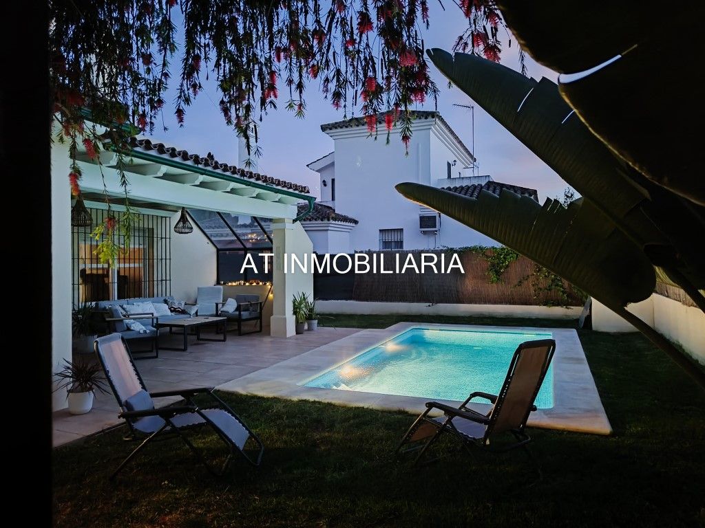 Vista exterior de Casa o chalet en venta en El Puerto de Santa María con Aire acondicionado, Terraza y Piscina