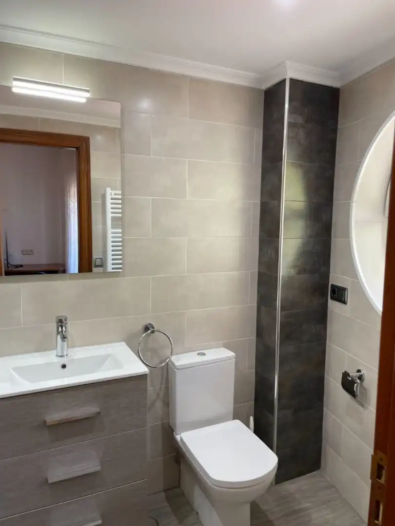 Bathroom of Flat for rent in Salamanca  with Heating, Private garden and Parquet flooring