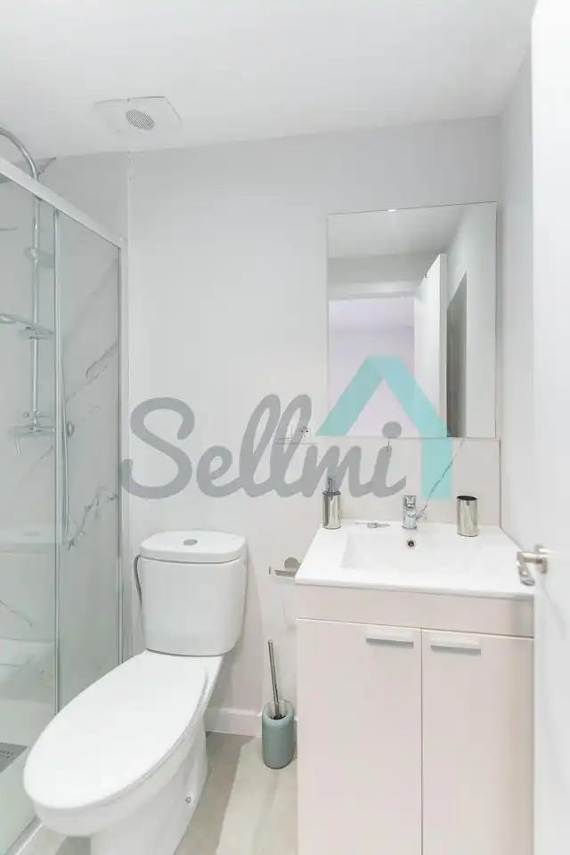 Bathroom of Flat for share in Oviedo   with Heating, Furnished and Internet