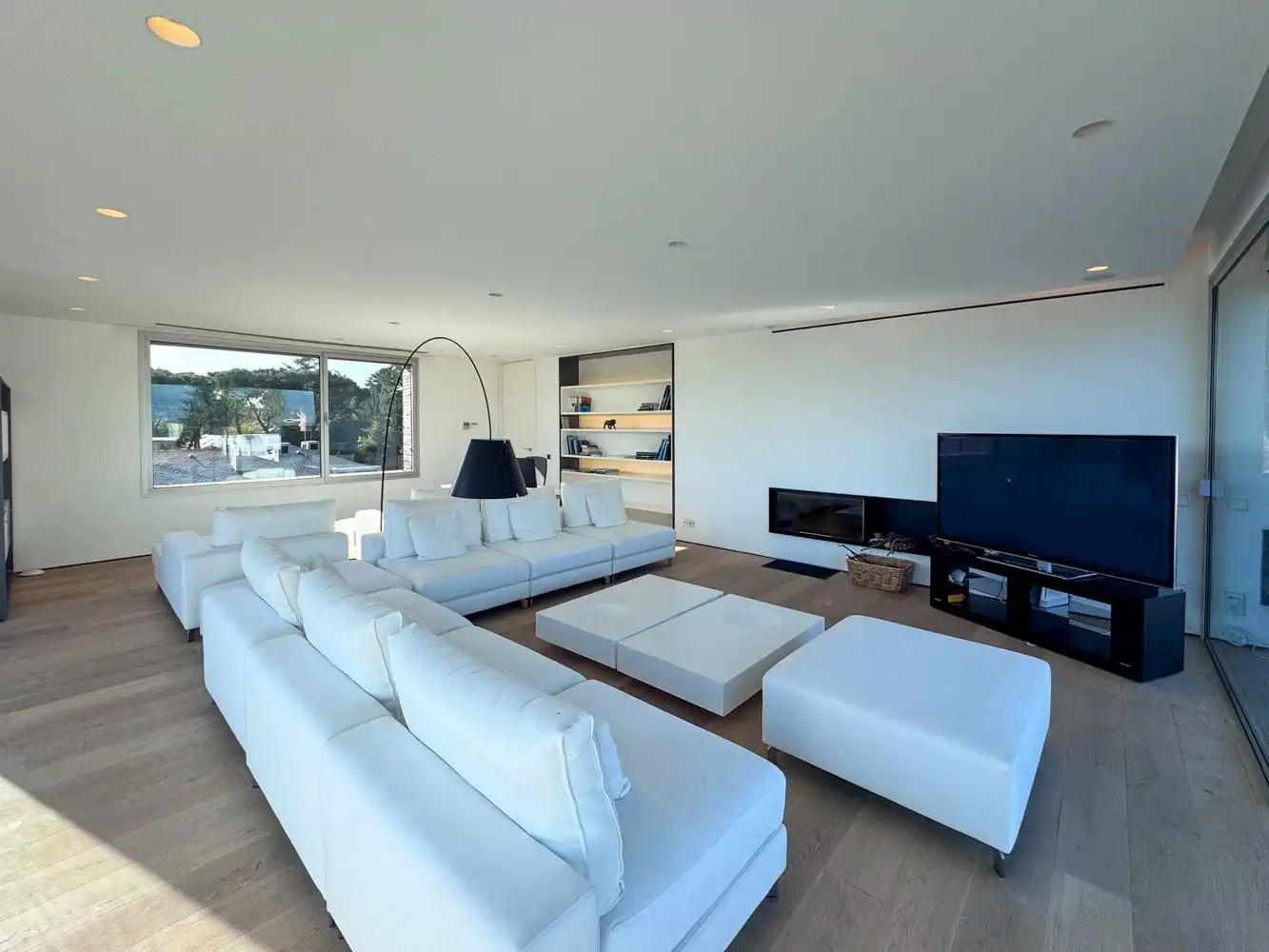 Living room of Houses for sale in Madrid  with Air Conditioner, Heating and Private garden