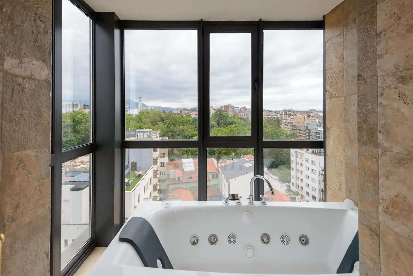 Bedroom of Flat for sale in Oviedo   with Heating and Jacuzzi