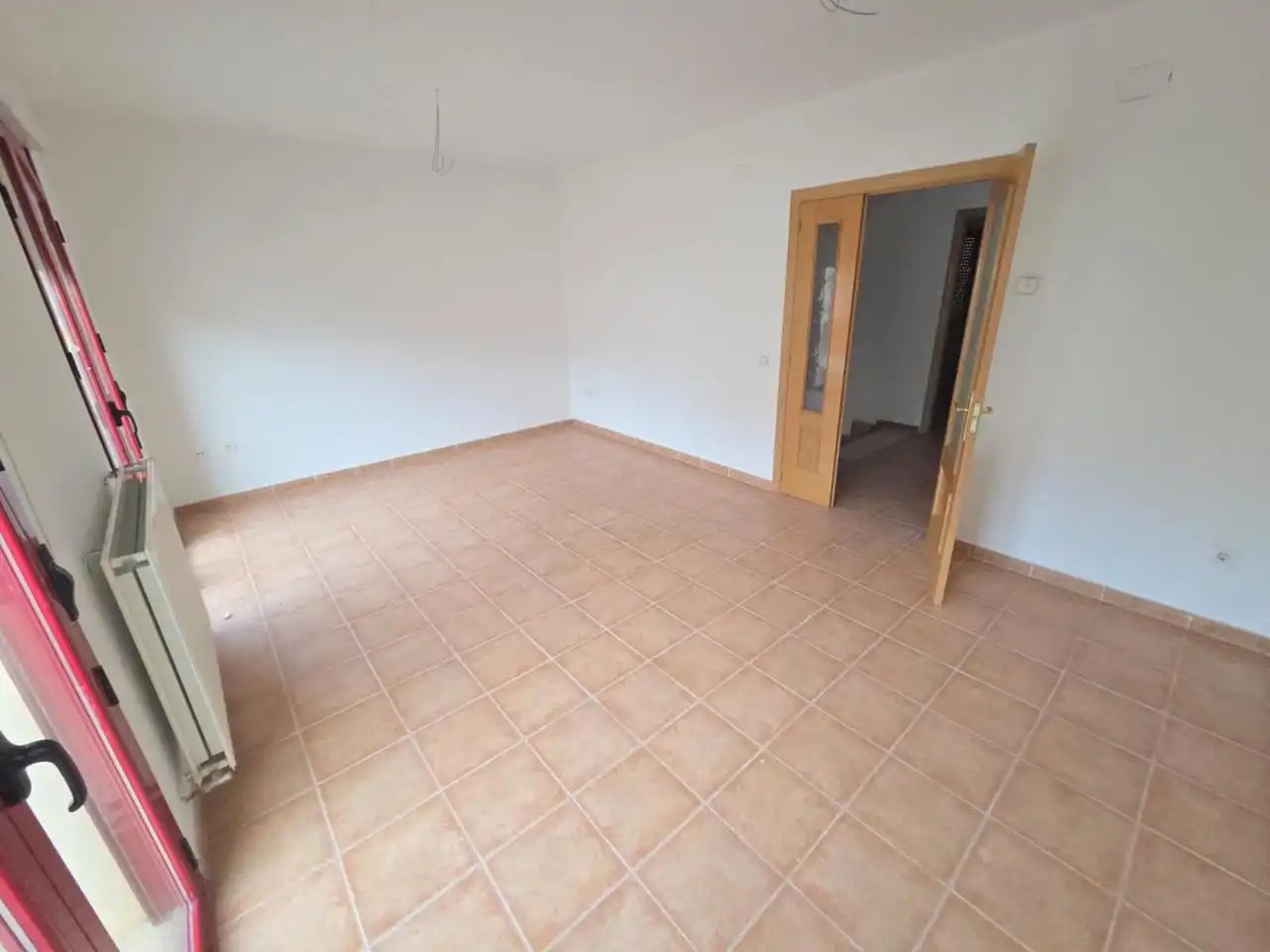 Sala d'estar de Casa o xalet en venda en Santa Cruz de la Zarza amb Terrassa