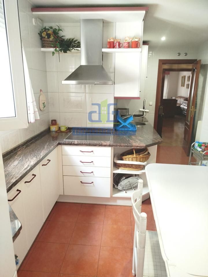 Cuina de Pis en venda en León Capital  amb Calefacció, Parquet i Terrassa
