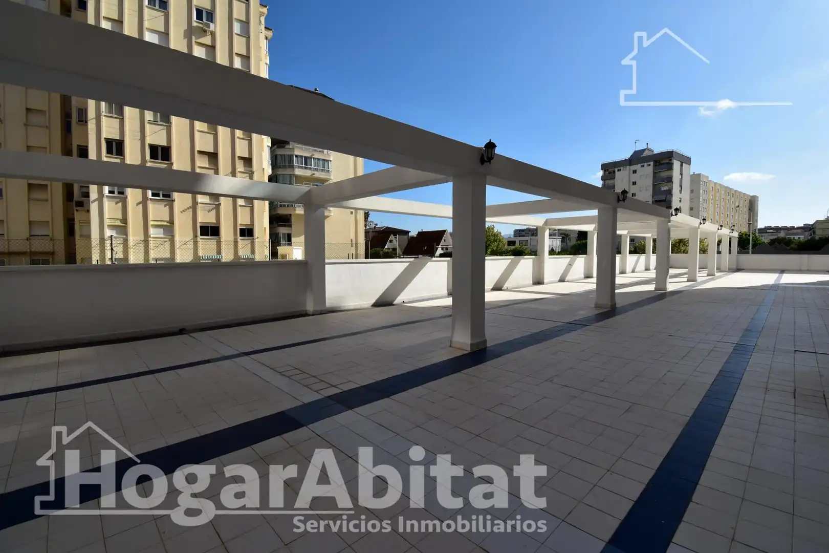 Außenansicht von Wohnung zum Verkauf in Gandia mit Terrasse und Gemeinschaftspool