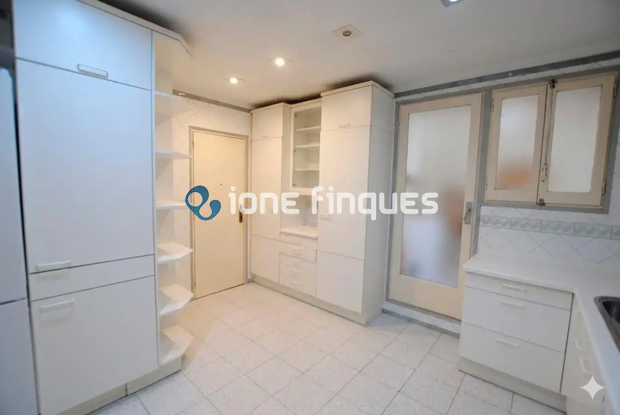 Schlafzimmer von Wohnung zum Verkauf in Barcelona mit Heizung, Privatgarten und Abstellraum