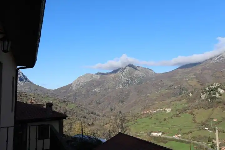 Vista exterior de Finca rústica en venda en Quirós amb Calefacció, Jardí privat i Terrassa