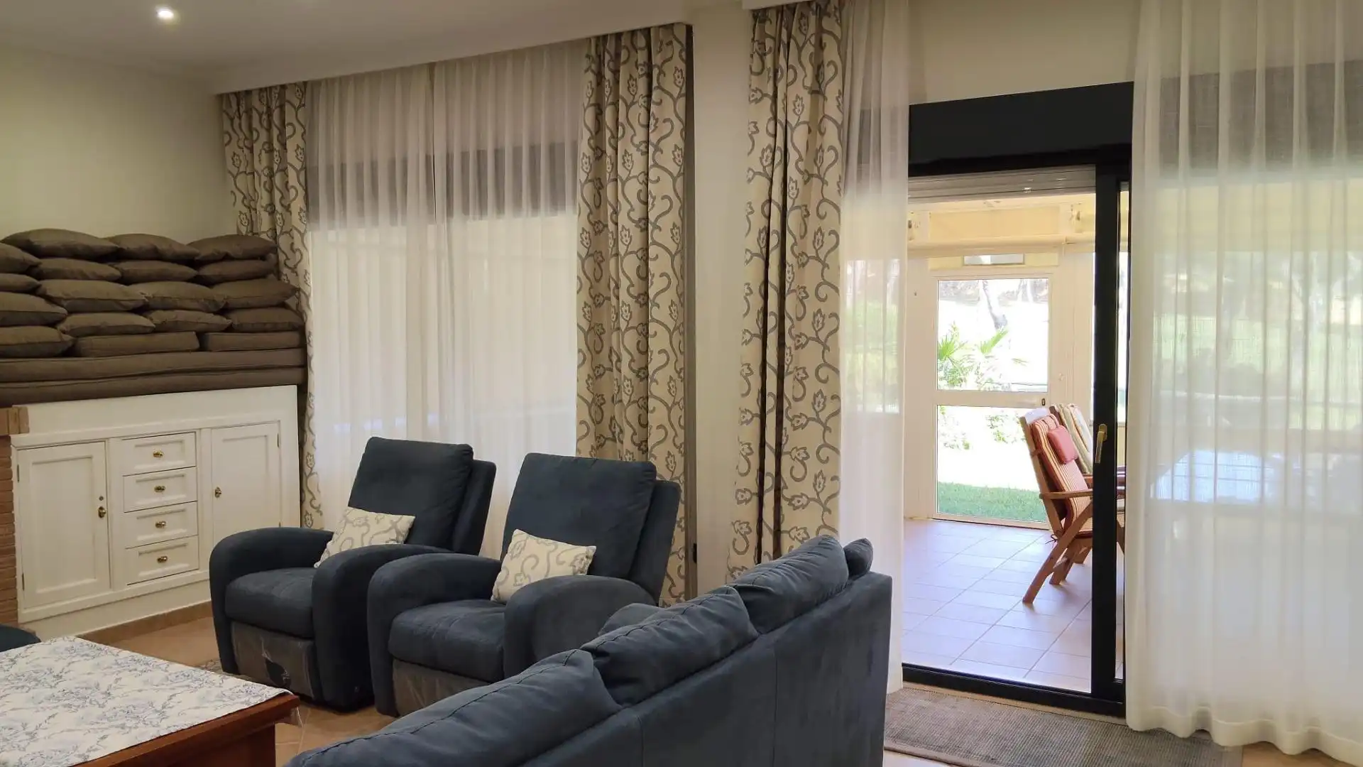 Sala d'estar de Casa o xalet en venda en Islantilla amb Aire condicionat, Jardí privat i Terrassa