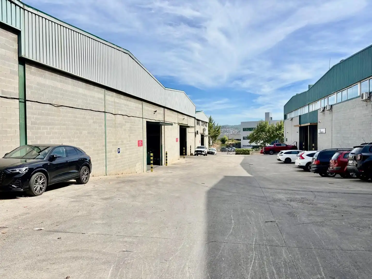 Industrial building to rent in Abrera
