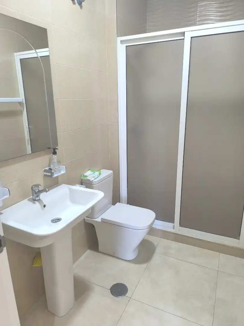 Badezimmer von Wohnung zur Miete in Melilla mit Möbliert, Ofen und Balkon