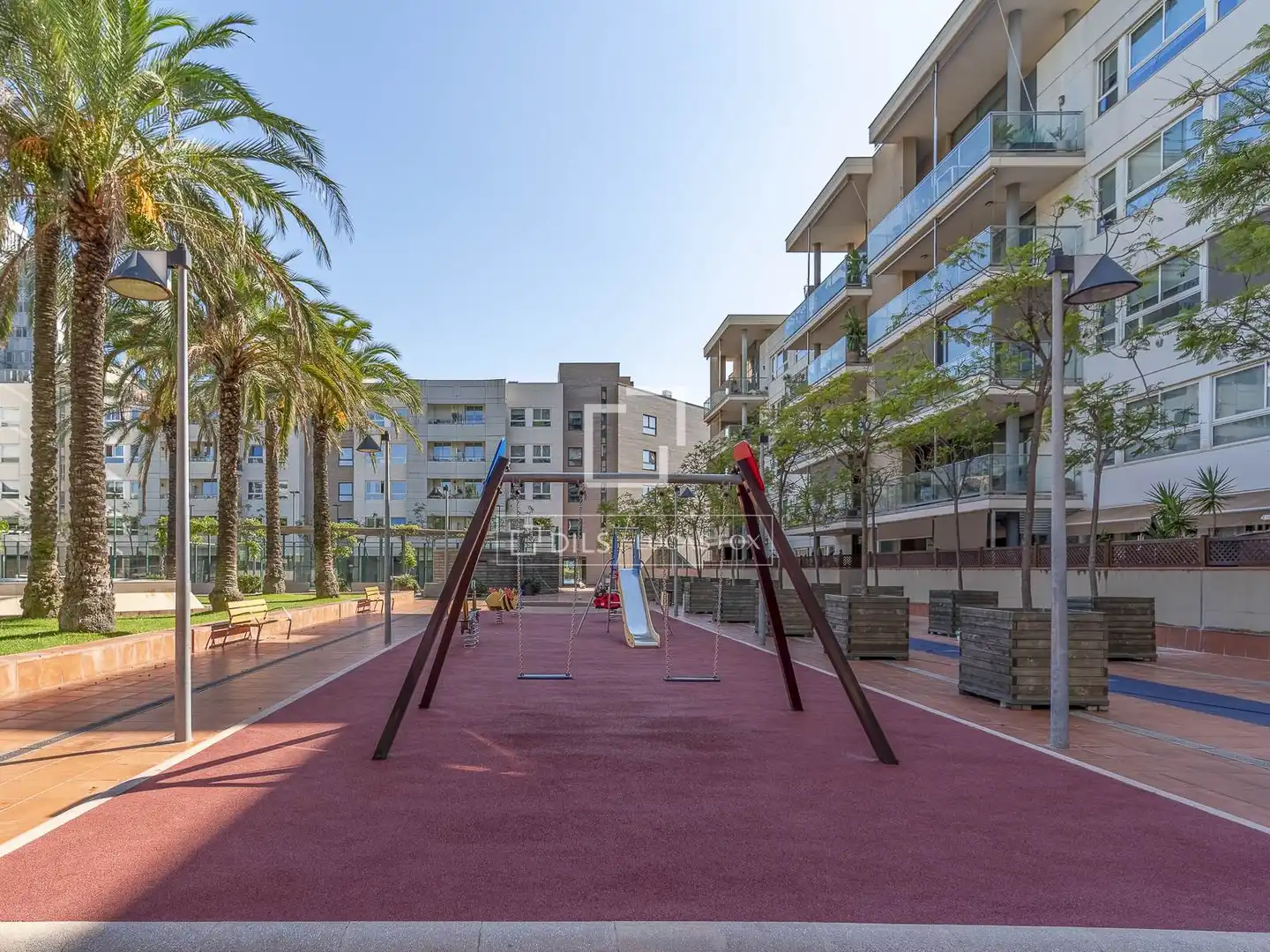 Außenansicht von Wohnung zum Verkauf in Barcelona mit Klimaanlage, Heizung und Privatgarten