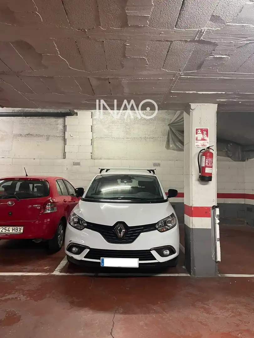 Aparcament de Pis en venda en Rubí amb Aire condicionat, Calefacció i Terrassa