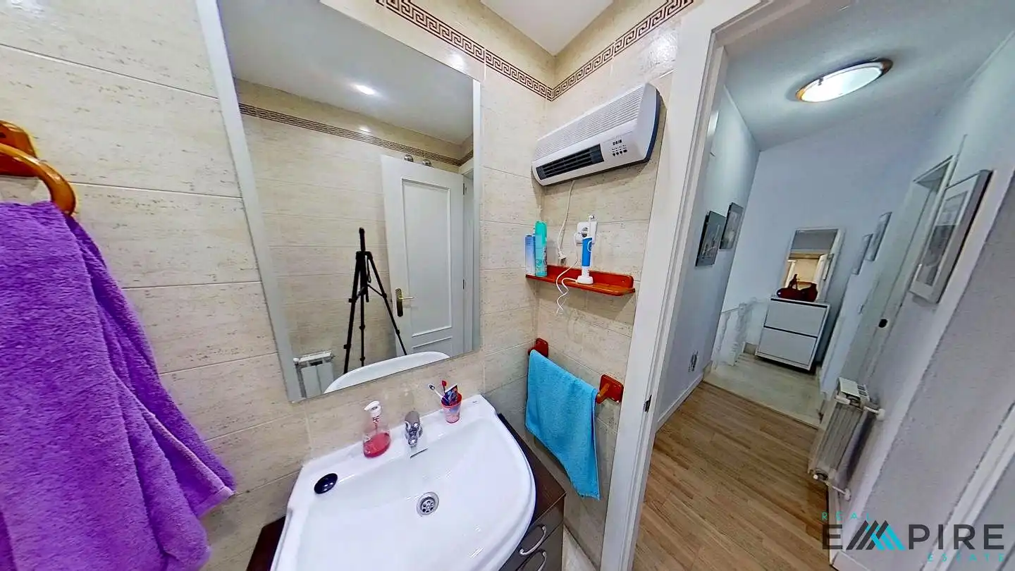 Baño de Dúplex en venta en Parla con Aire acondicionado, Calefacción y Terraza