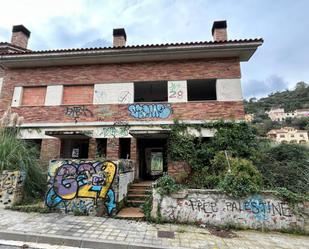 Vista exterior de Casa adosada en venda en Torrelles de Llobregat amb Terrassa