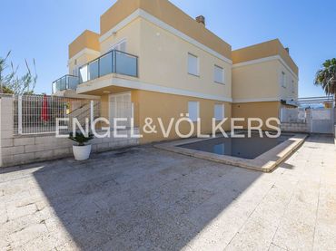 Casa amb balcó en venda a Oliva Playa