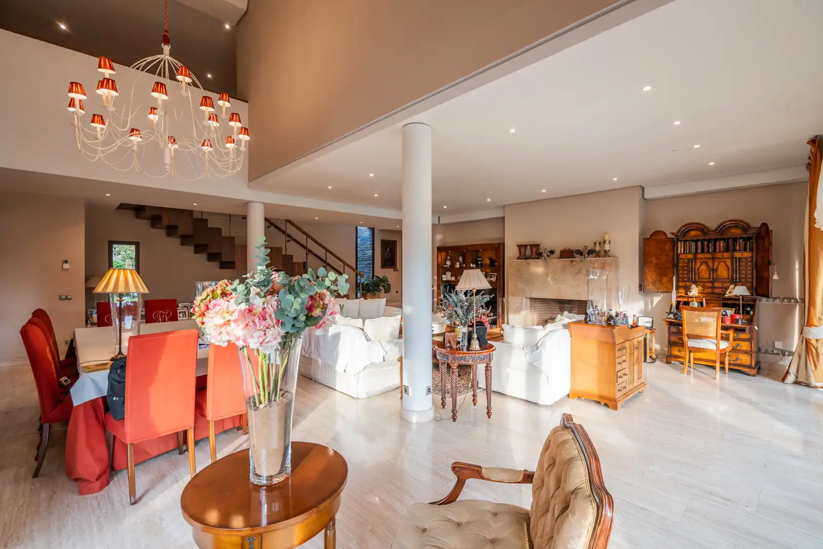 Sala d'estar de Casa o xalet en venda en Las Rozas de Madrid amb Aire condicionat, Calefacció i Jardí privat