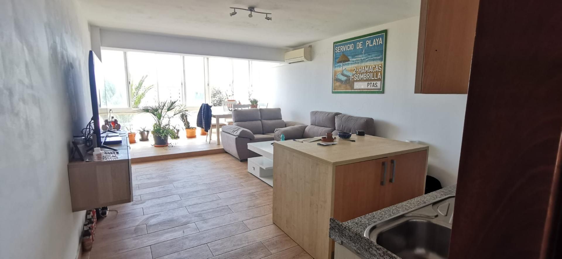 Sala d'estar de Pis en venda en Torremolinos amb Aire condicionat, Jardí privat i Terrassa