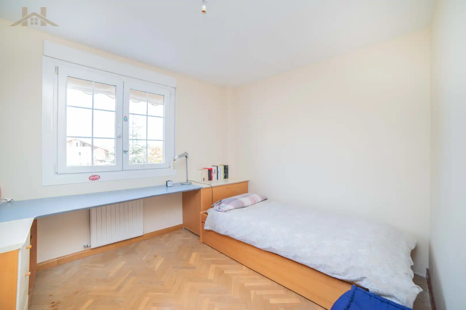 Dormitori de Casa adosada en venda en Villanueva de la Cañada amb Jardí privat, Parquet i Piscina