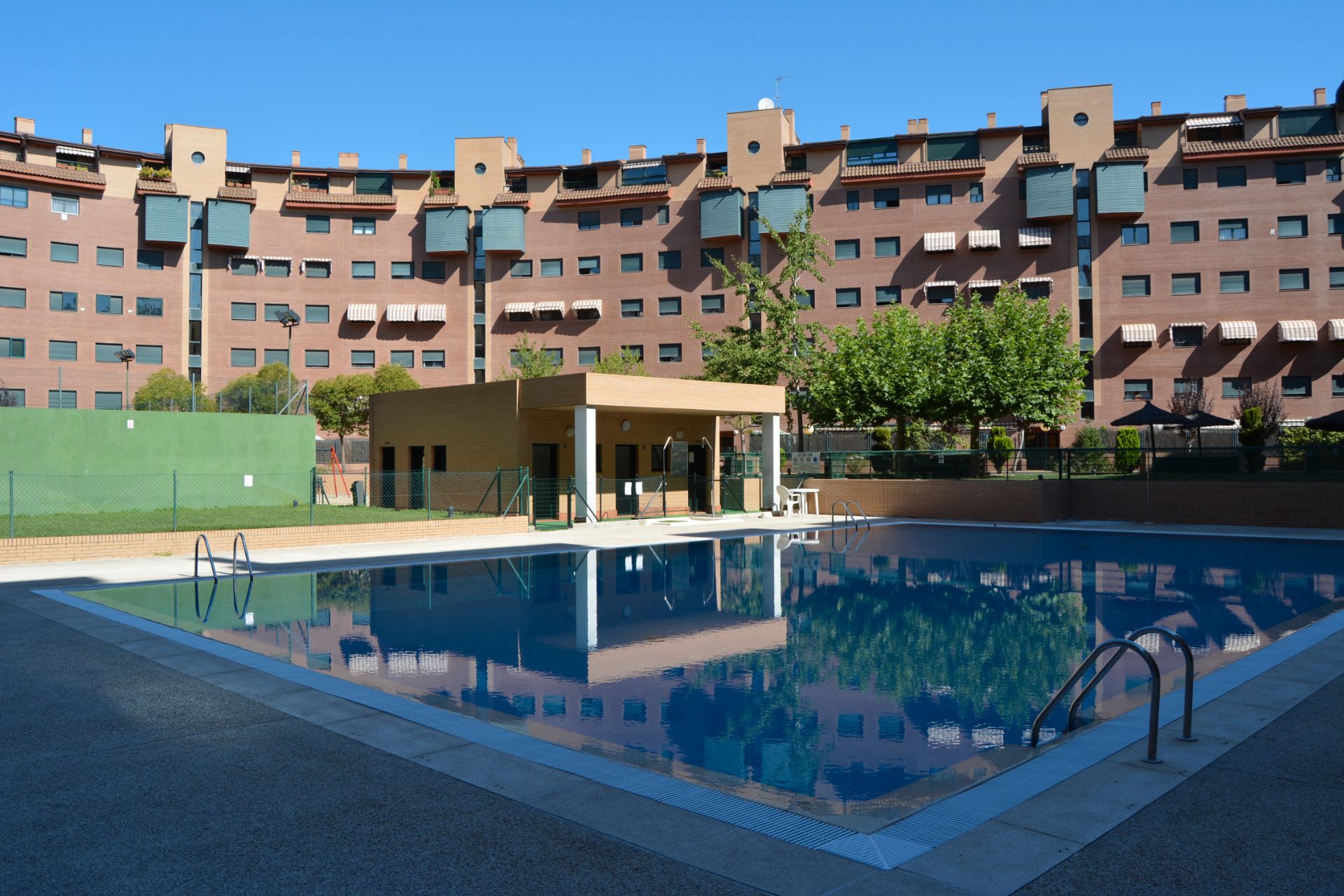 Swimming pool of Planta baja for sale in Alcorcón  with Heating, Private garden and Parquet flooring