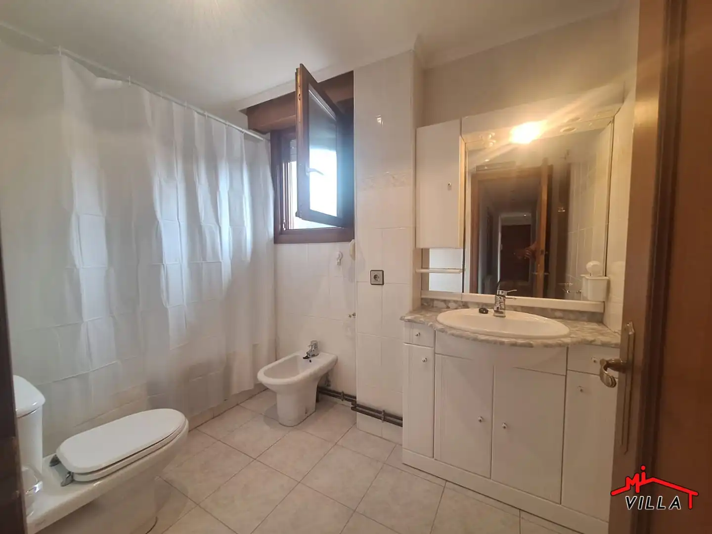 Baño de Piso de alquiler en Ramales de la Victoria con Calefacción, Amueblado y Balcón