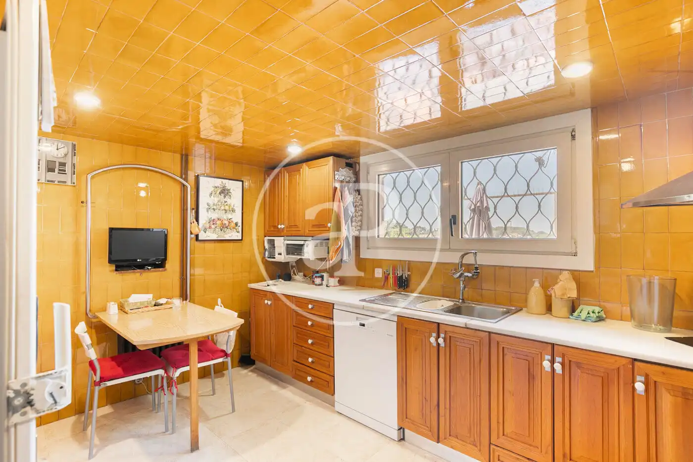 Cocina de Casa o chalet en venta en Barcelona con Calefacción, Jardín privado y Terraza