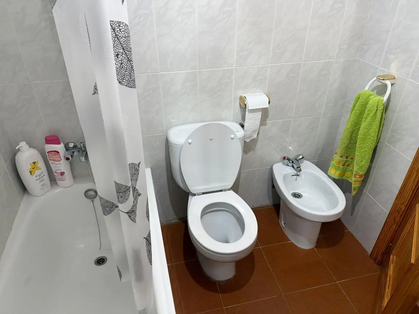 Bathroom of Flat for sale in Candeleda  with Air Conditioner and Heating