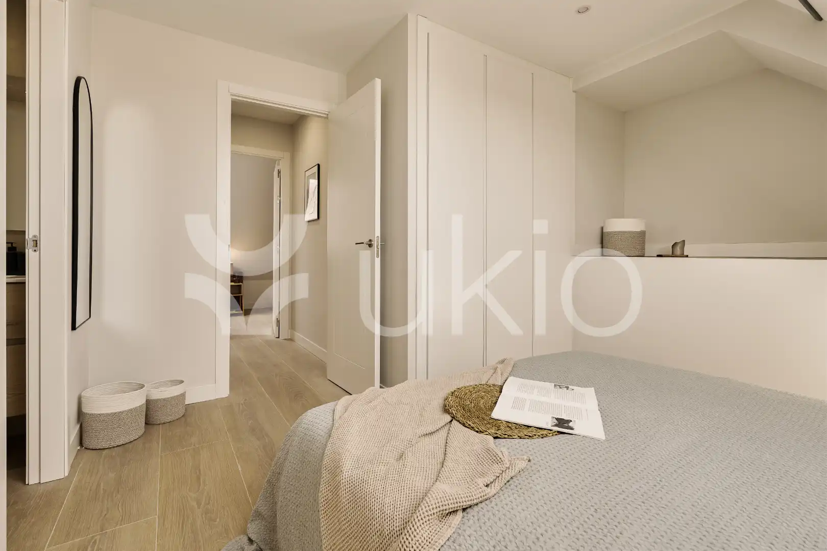 Habitación de Apartamento de alquiler en Madrid con Calefacción, Terraza y Piscina