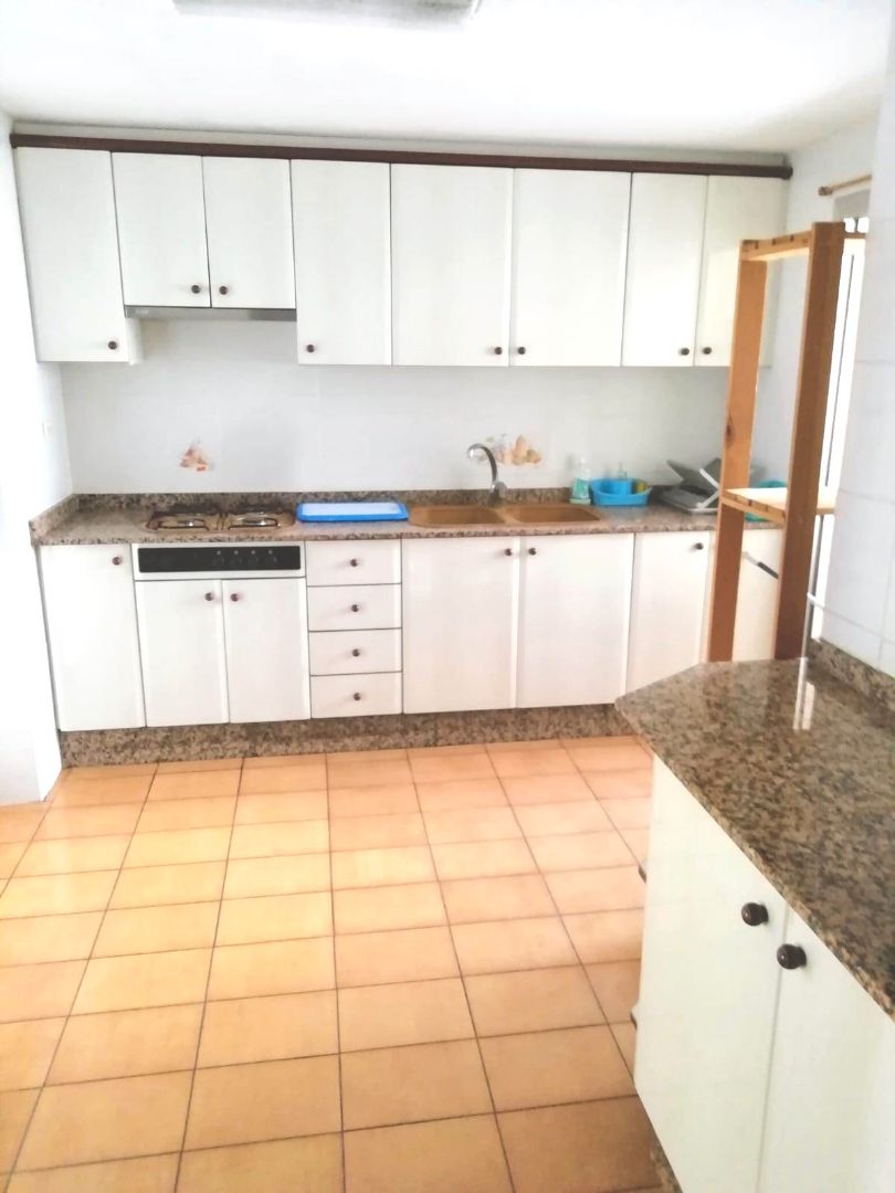 Cocina de Piso de alquiler en  Valencia Capital con Aire acondicionado, Amueblado y Horno