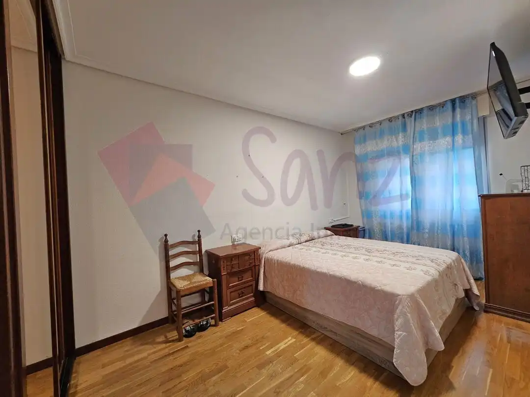 Schlafzimmer von Wohnungen zum Verkauf in  Logroño mit Heizung und Abstellraum
