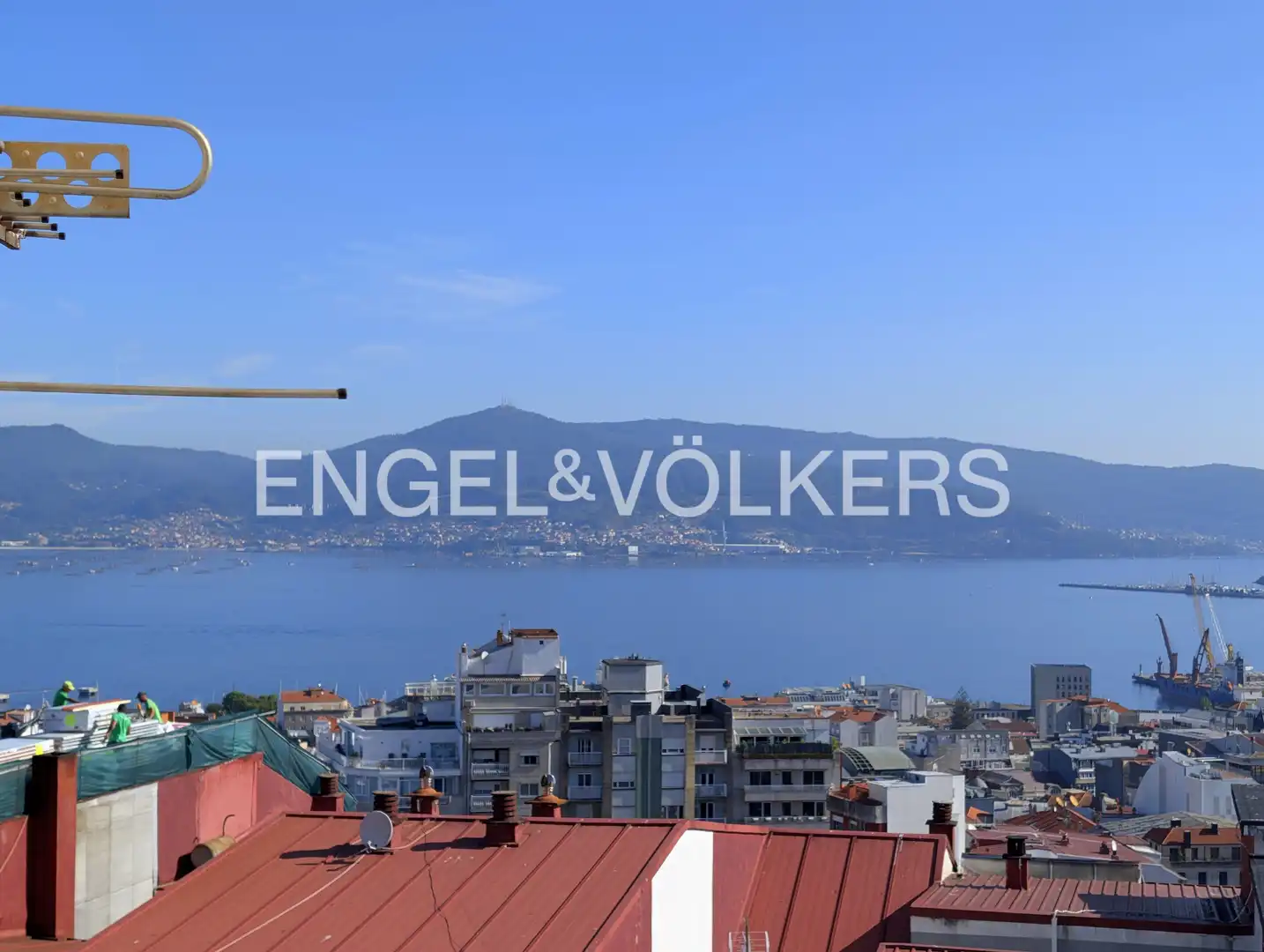 Vista exterior de Piso de alquiler en Vigo  con Calefacción