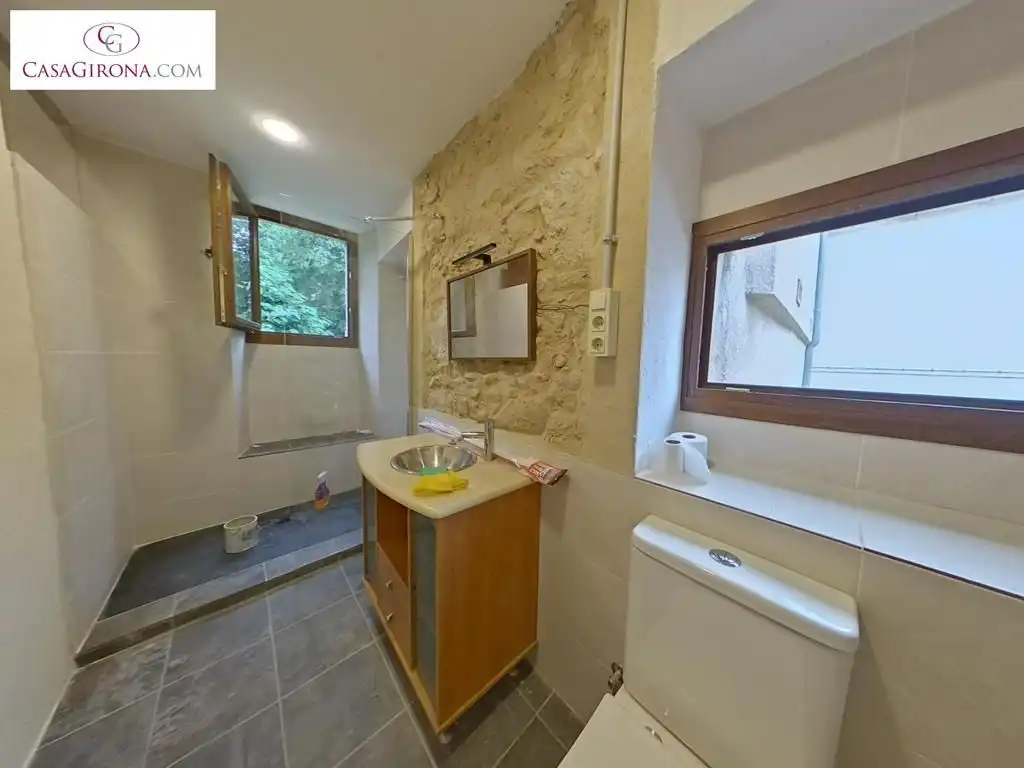 Badezimmer von Einfamilien-Reihenhaus zur Miete in Caldes de Malavella mit Heizung, Privatgarten und Abstellraum
