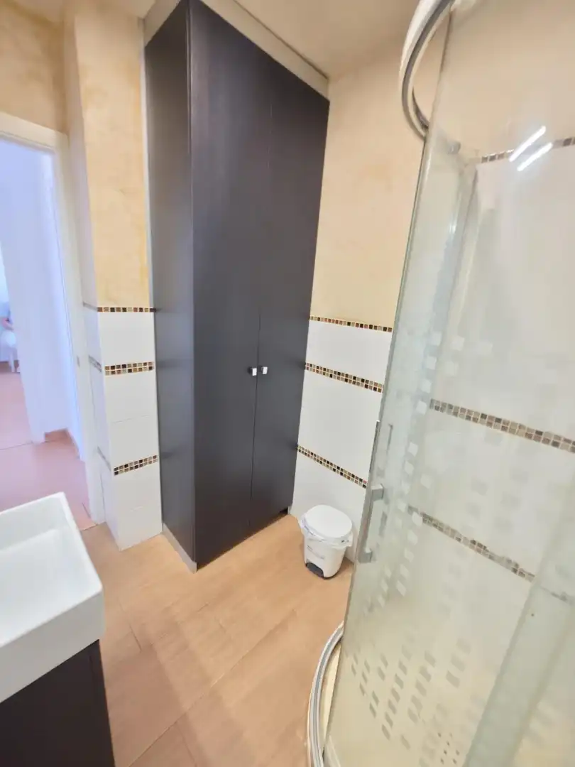 Baño de Piso en venta en Carmona con Aire acondicionado, Amueblado y Balcón