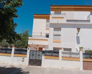 Vista exterior de Casa adosada en venda en Puerto Real amb Terrassa i Balcó