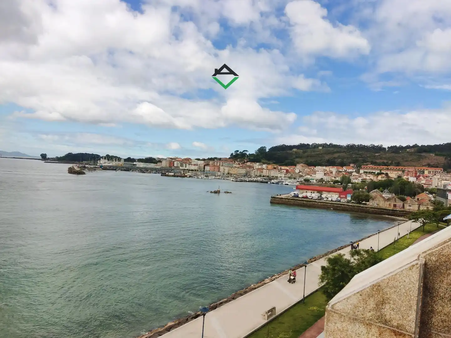 Vista exterior de Ático en venta en Cangas  con Calefacción, Terraza y Trastero