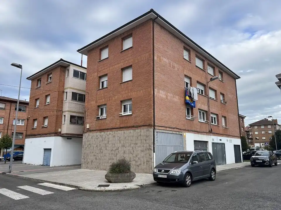 Außenansicht von Wohnung zum Verkauf in Siero mit Heizung und Terrasse