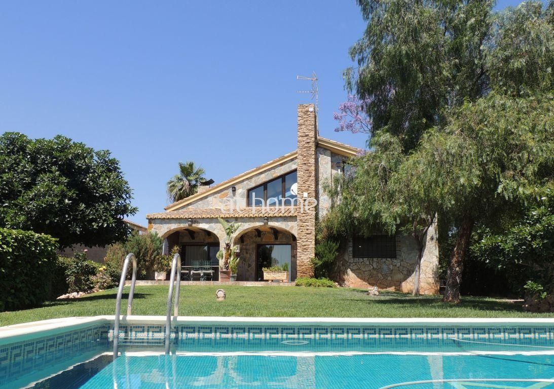 Vista exterior de Finca rústica en venda en Puçol amb Aire condicionat, Calefacció i Jardí privat