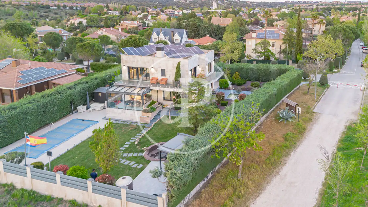 Jardí de Casa o xalet en venda en Las Rozas de Madrid amb Aire condicionat, Calefacció i Jardí privat