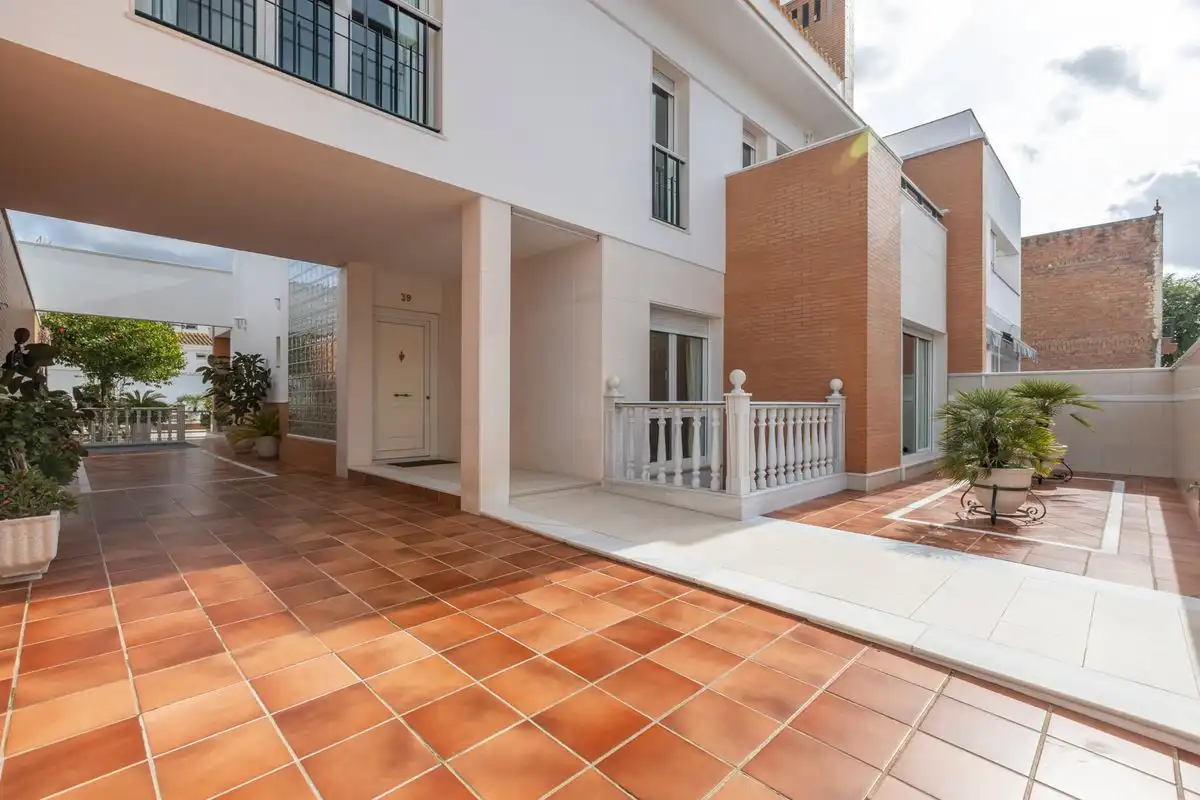 Terrassa de Casa adosada en venda en Santiponce amb Aire condicionat, Calefacció i Jardí privat