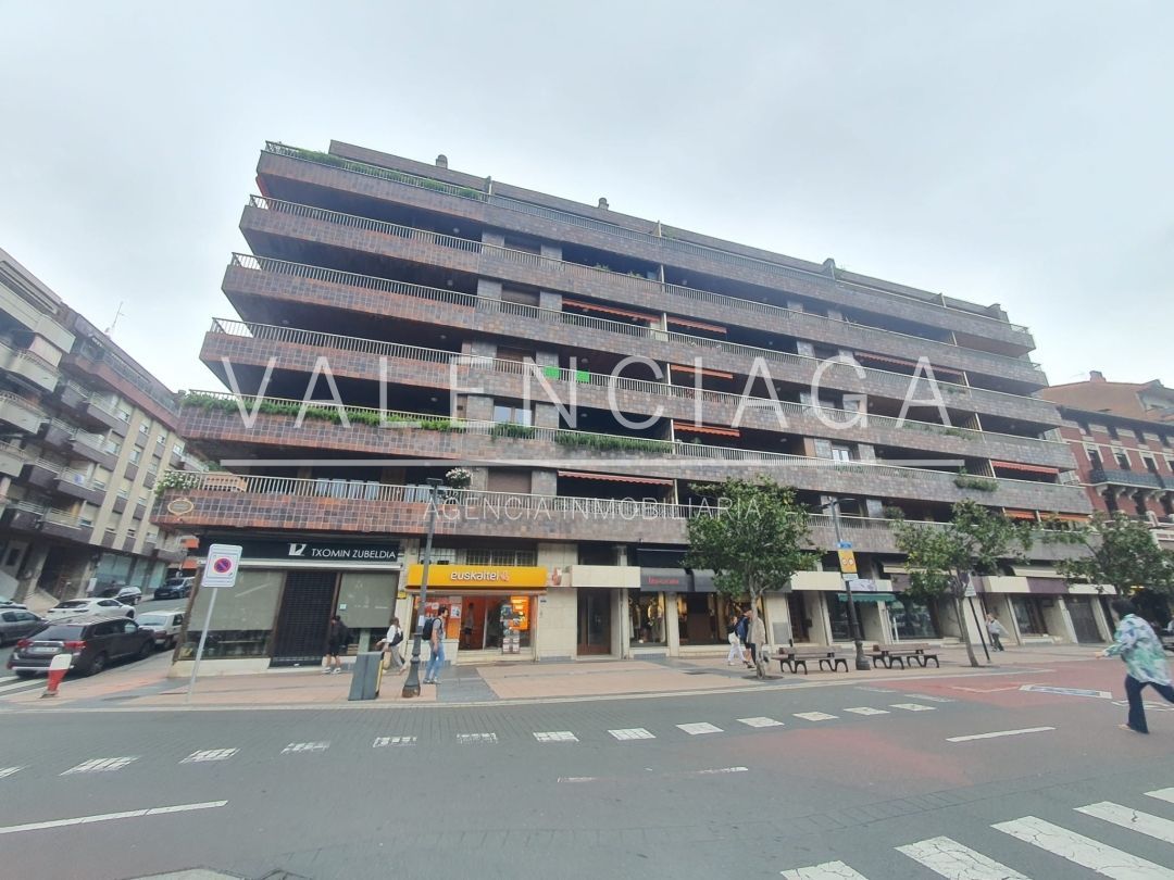 Vista exterior de Pis en venda en Beasain amb Calefacció, Terrassa i Traster