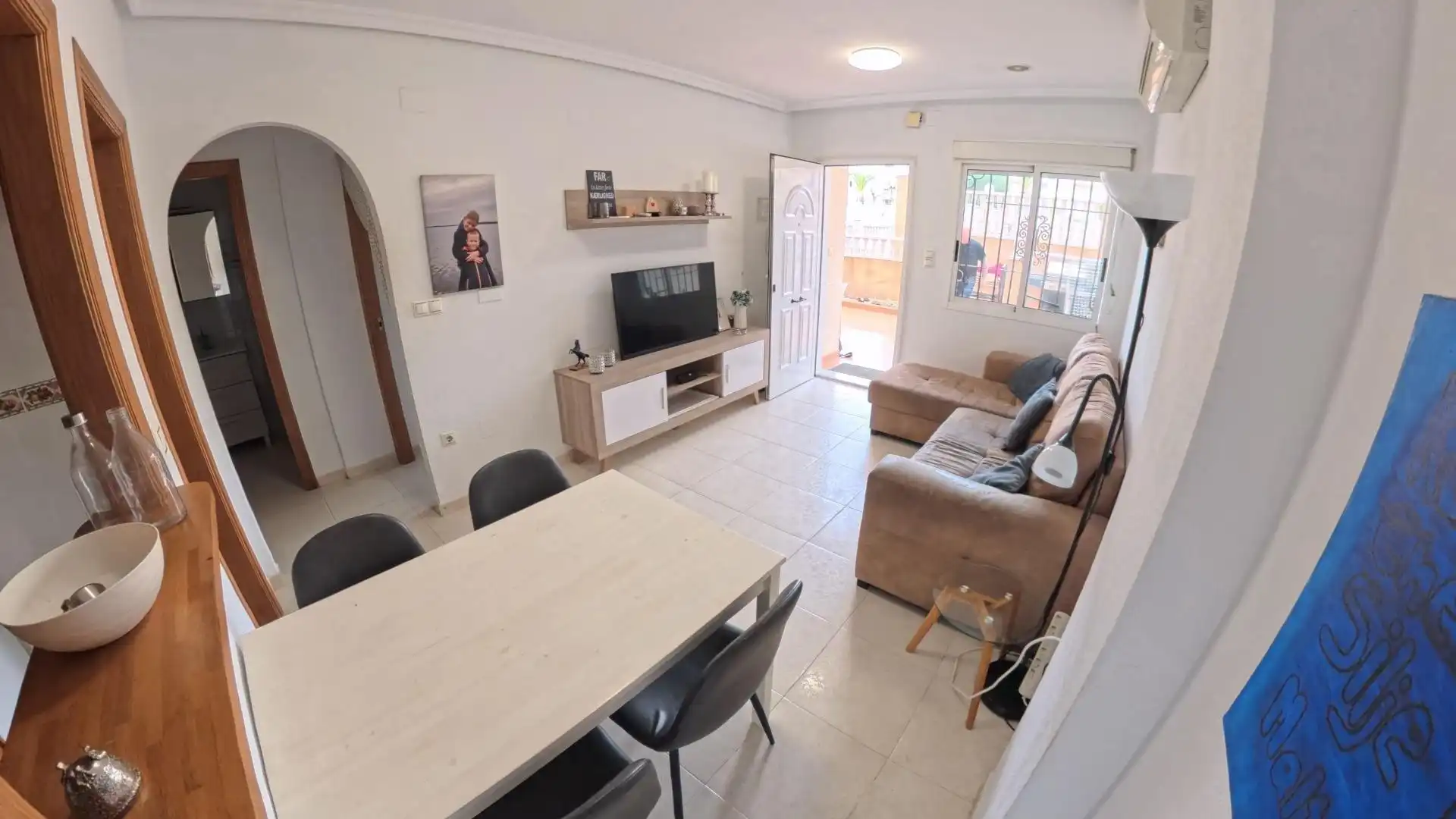Sala d'estar de Planta baixa en venda en Torrevieja amb Aire condicionat, Terrassa i Moblat