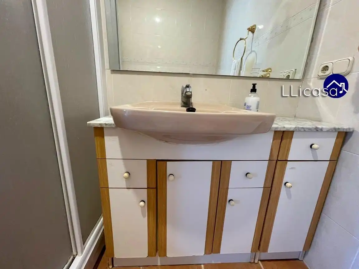 Baño de Casa o chalet en venta en La Pobla de Vallbona con Calefacción, Jardín privado y Terraza