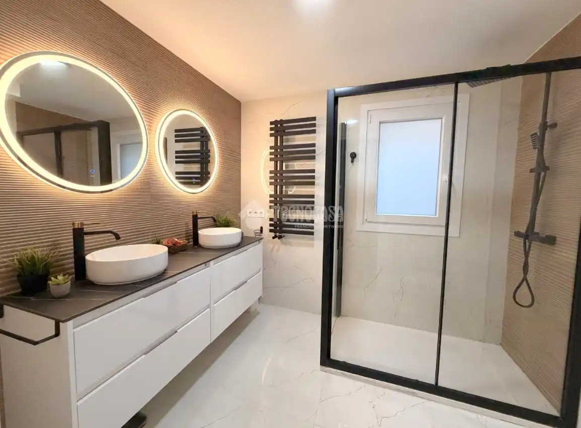 Bathroom of Flat for sale in Leganés  with Air Conditioner, Heating and Terrace