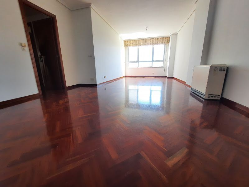 Sala de estar de Piso en venta en A Coruña Capital  con Calefacción y Parquet