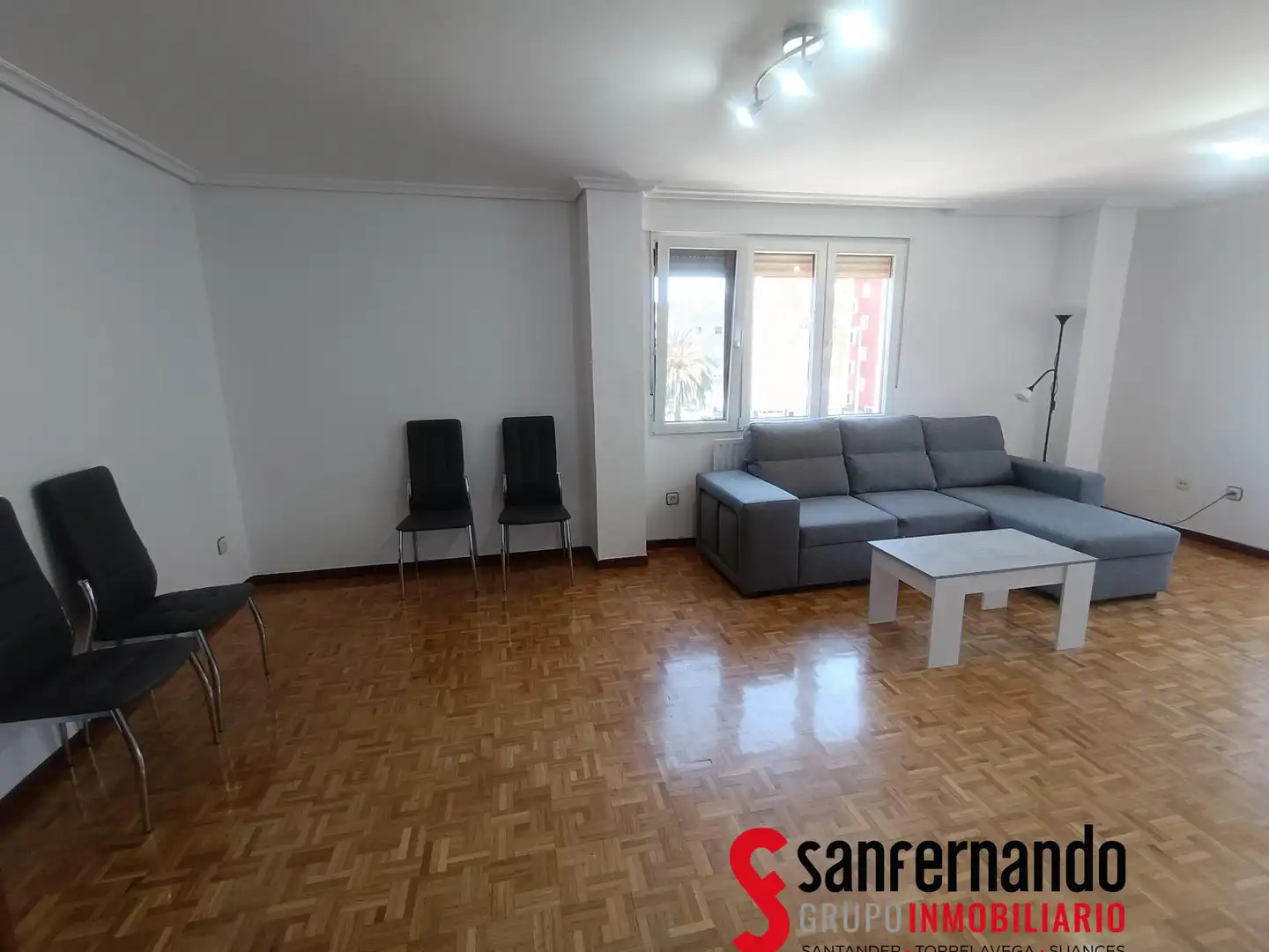Living room of Flat for rent in Santander  with Heating, Parquet flooring and Furnished
