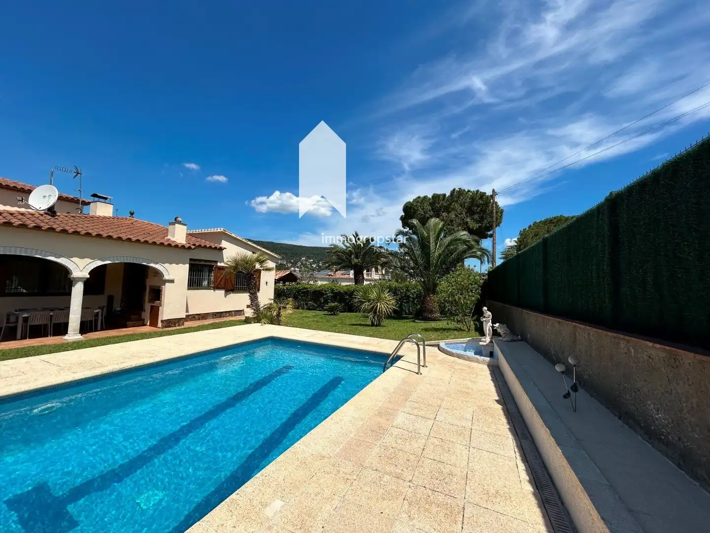 Casa amb terrassa en venda a Olot, imagen 2
