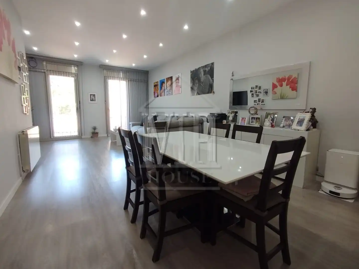 Wohnzimmer von Einfamilien-Reihenhaus zum Verkauf in Badalona mit Klimaanlage, Heizung und Parkett