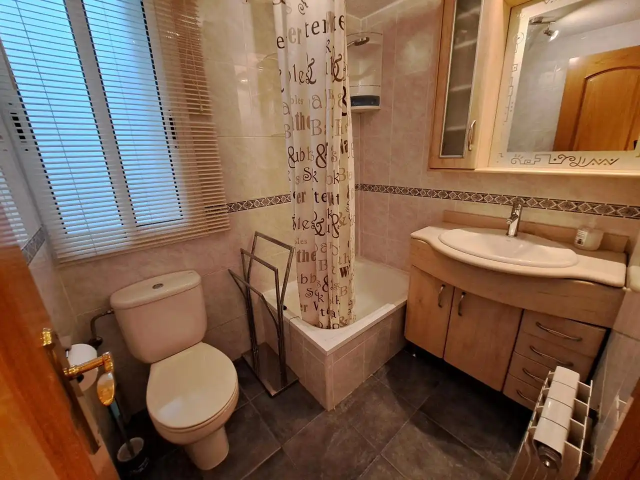 Bathroom of Flat for sale in Zaragoza  with Air Conditioner