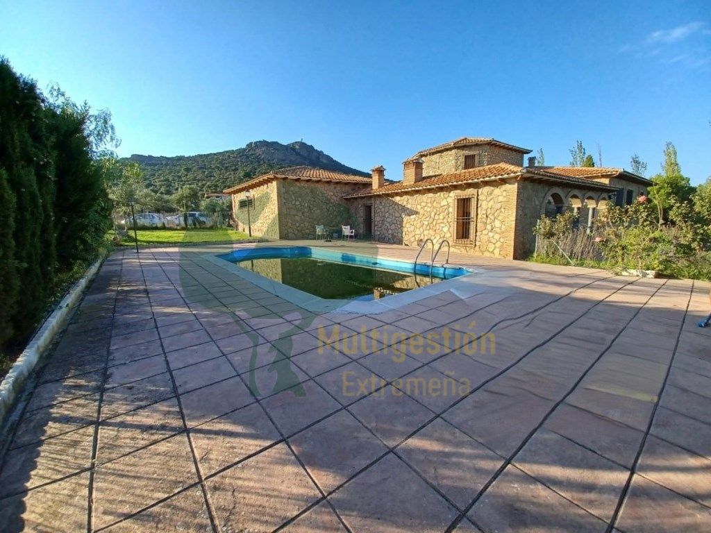Piscina de Casa o xalet en venda en Sierra de Fuentes amb Piscina